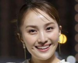 「また違う顔に…」電撃婚から2年…百田夏菜子〝人気者同士〟寄り添い2Sに「身長差メロい」「きゃー近い近い」「ちゅるちゅる」「同級生コンビ」の声