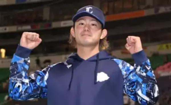 「堂々と横に」メジャー移籍の今井達也〝妻の顔出し〟2ショット「いい子そう～」「初めて見たわ」「スカート短いですねえ」