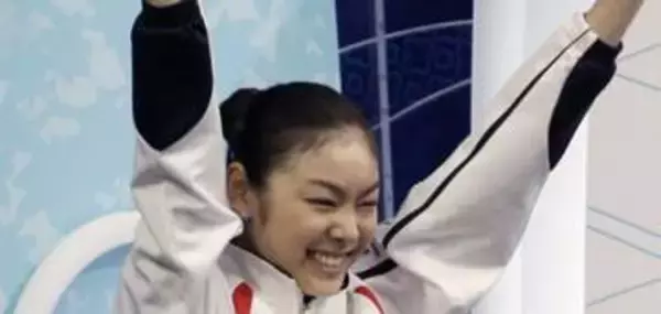 キム・ヨナさん〝雰囲気がらり〟最新ショットに反響続々「レベチ」「どんどん洗練されて」「エレガントな面も、無邪気で子供っぽい面もいい」