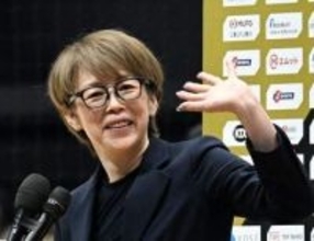 屈辱の東京五輪から5年「もう還暦のおばさんですから」復帰1年目でSVリーグ制覇〝唯一の女性監督〟中田久美監督の矜持【SAGA久光スプリングス】