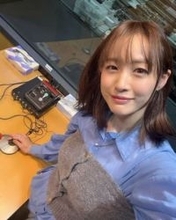 「腹筋がすげ〜」〝腹出しウェア〟でトレ、昨年出産の36歳新井恵理那が話題「しっかりくびれありますやん」