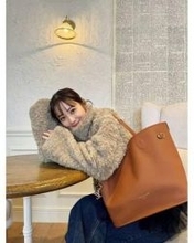 「わずかに見える」「あ、穴が…」「スゲー」くつろぎ姿〝チラ見え〟佐々木希に「ドキドキ」「ち、ちいさい穴、、」反響続々