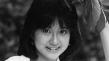 夫は元プロ野球選手、姪は元タカラジェンヌ…57歳元アイドルの最新ショットが話題「お懐かしい」「美貌に脱帽」「あの時は嫉妬してごめんなさい」