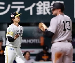 「あれだったら投手は許せない」　ソフトバンク小久保監督、外野守備の〝隙〟を指摘　「チャージはもうちょっと来ないと」