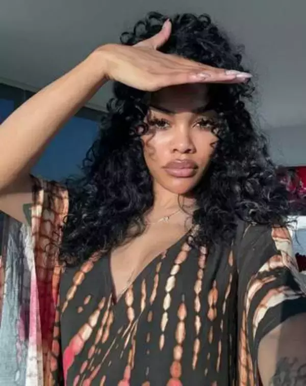 「宇宙船で着陸？」〝ほぼ丸見え〟近未来ドレス姿にSNS騒然！米女優テヤナ・テイラーに脚光「人を驚かせるのが好きすぎ!」「宇宙で1番ヤバイ!」