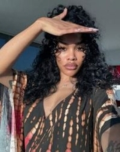 「宇宙船で着陸？」〝ほぼ丸見え〟近未来ドレス姿にSNS騒然！米女優テヤナ・テイラーに脚光「人を驚かせるのが好きすぎ!」「宇宙で1番ヤバイ!」