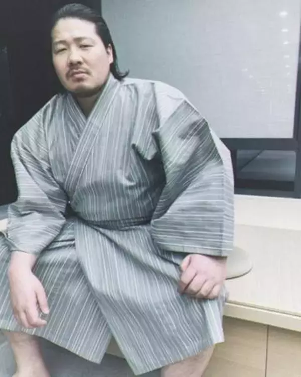 「こうやって支度するんです」〝豪快〟ヘアメイクスタイルに驚き！大相撲ドラマでブレイク俳優一ノ瀬ワタルに「??」「オープンなんだ…」の声