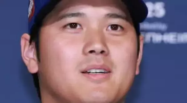 「デコピンと娘に?」大谷翔平が驚き!プレゼント交換で〝パパの笑顔〟大スターとの交流に「ダディ・スマイルだね!」「この世界線どこ?」「クロスオーバーが新鮮!」