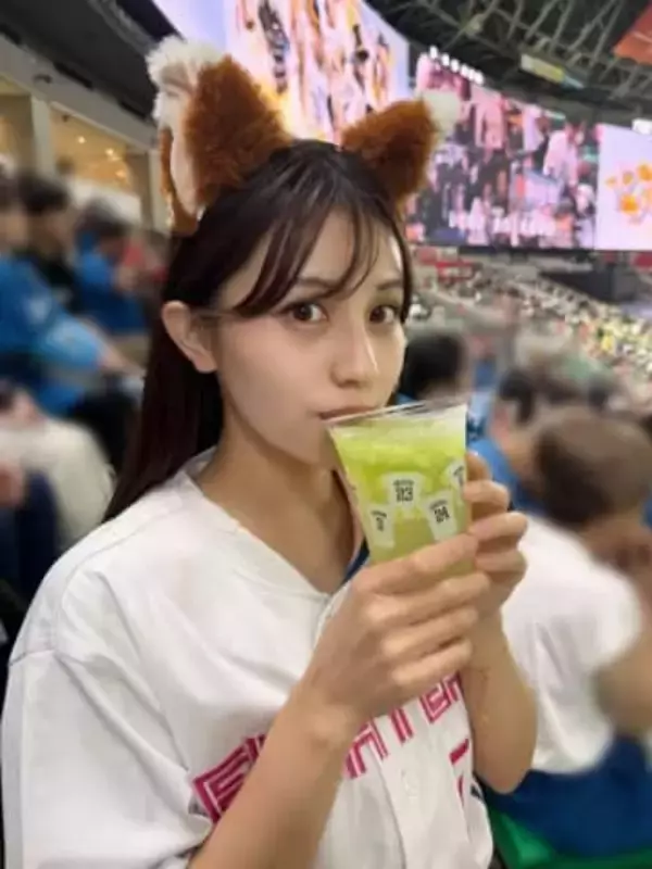 「たまらんす」〝グラビア界のゴールデンルーキー〟花咲楓香の仰天ショットに「肌が綺麗」「最高だな」