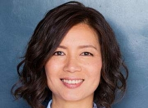 「お肌見せ過ぎです」〝お初〟ショットの歌手・桑田靖子に「痛々しいじゃないですか」「温灸治療かな。私も若い時お世話になりました」