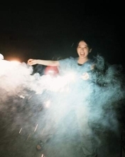 「だいぶ変わった…」1期生元欅坂46佐藤詩織〝ミニ丈＆ワキ見せ〟ショットに「こんなにも…」「半端ねぇ」「磨きかかりすぎ」の声