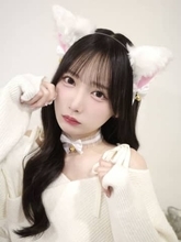 〝左右で違う靴履いてきた〟24歳アイドルのハプニング写真が話題「これはわからない!急いでたら無理!笑」「思ってる数百倍似てた」「困り顔かわいすぎて」