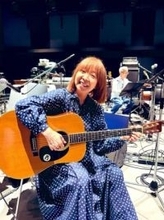 「チャレンジ精神あっぱれ」75歳イルカ、ミニスカショットに反響続々「ええっ」「まだ、まだお若い」