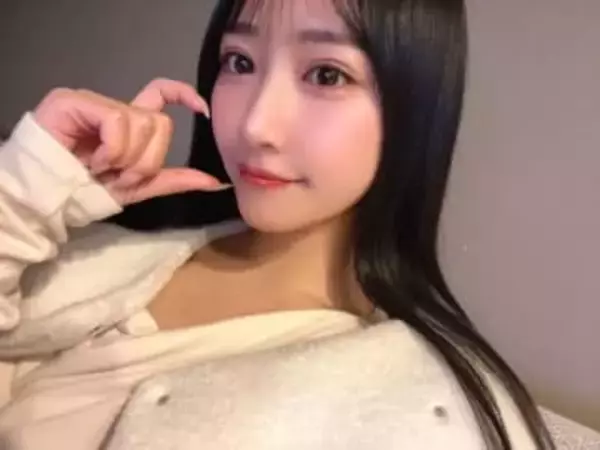 「車体の色が渋くて」人気グラドルの川瀬もえ〝激シブ愛車〟に反響「凄いこだわり」「愛車センスいいね」