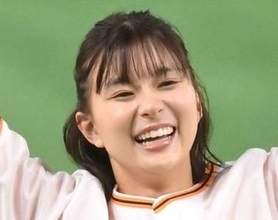 「表情たまらない」朝ドラ女優・芳根京子〝チラ見せ〟オフショットに絶賛！「少し痩せた?」「カメラ目線の破壊力」「髪の毛巻いてる…」