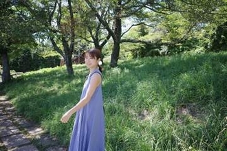 「素敵な家族写真」吉田栄作との結婚から5年、出産発表から10カ月... 内山理名〝海辺の家族ショット〟に「娘さん大きくなりましたね」「ぷにぷに」
