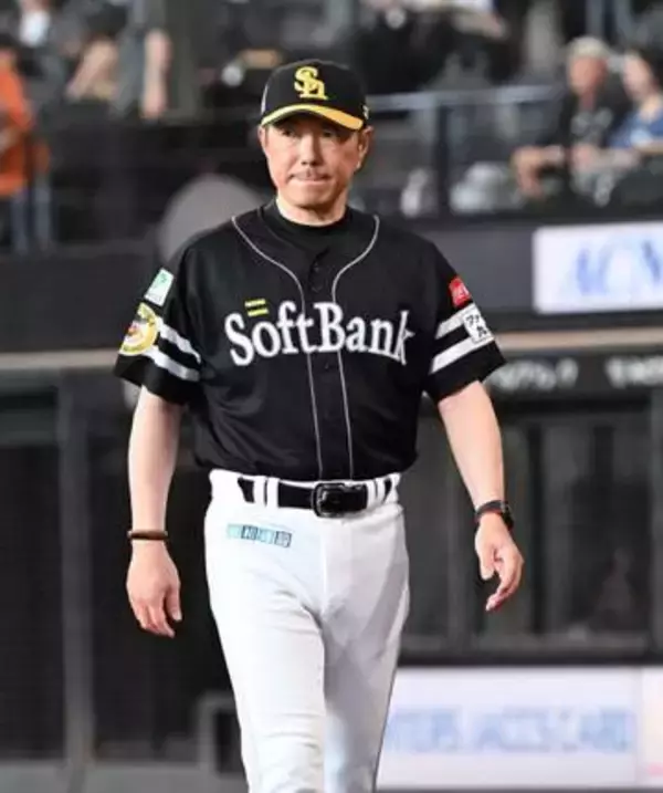 試合終了後に日本ハム新庄剛志監督がソフトバンク小久保裕紀監督を手招き　グラウンド上で話し合う珍しいシーン