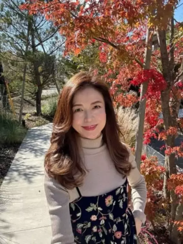 56歳横山めぐみ〝大人の忘年会〟「気品を感じます」「いい意味で人間失格への序章ですね」