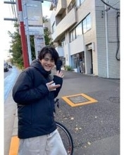 「雰囲気違いすぎて誰かと」鈴鹿央士〝別人級〟姿に反響続々「すごい振り幅​」「しっかり男でメロい」