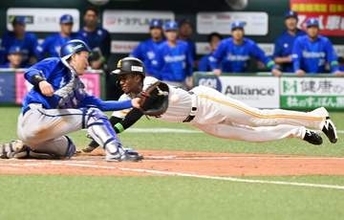 「いろんな順番があった」またまた小久保裕紀監督の采配ピタリ　シーズン9試合のみ出場のイヒネ・イツアを大一番で代走起用