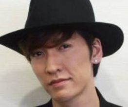 「腹筋バキバキ」12年愛を実らせて人気アイドルと結婚…橘慶太〝40歳近影〟に「色気ダダ漏れ」と反響続々