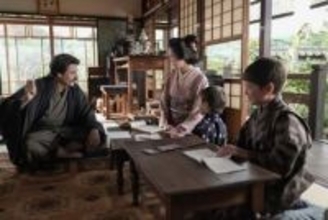 「おクマちゃんもいた～」ばけばけ東京編〝桃源郷〟のような家族ショットに写り込んだ人物に反響「何だか安心します」「いつかお嫁に行くのかな～」