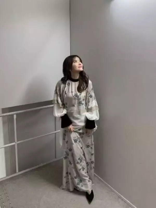 祖父は元総理大臣、父は外交官、母は宝石会社代表…人気女優・宮澤エマ〝家族初共演〟姿に「やっば‼まじか」「孫!?初めて知った」の声