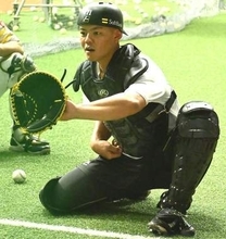 「将来、1軍で一緒に組みたい」　ソフトバンク育成4年目捕手が高校先輩の支配下入りを喜ぶ　ともにラスト指名から〝下剋上〟目指す