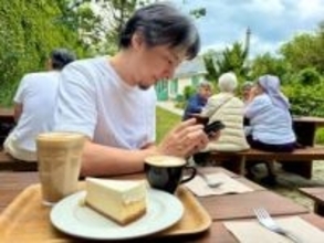 「似てる！」ひろゆき妻が〝夫を連行〟2ショットに「それってあなたの連行ですよね？」「実は兄妹説」「なんやかんや仲良し」