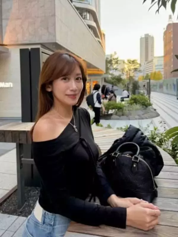 〝真っ赤なミニスカ〟ショットの元NHK中川安奈に「初めて見ましたぁ！」「煙突掃除しときま〜す」