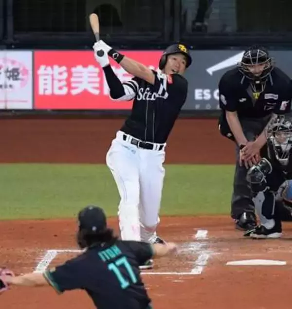 「勝負はここから」　ソフトバンク柳田悠岐、同点の2号ソロは代名詞の逆方向弾　日本ハム伊藤大海の149キロを完璧に捉える