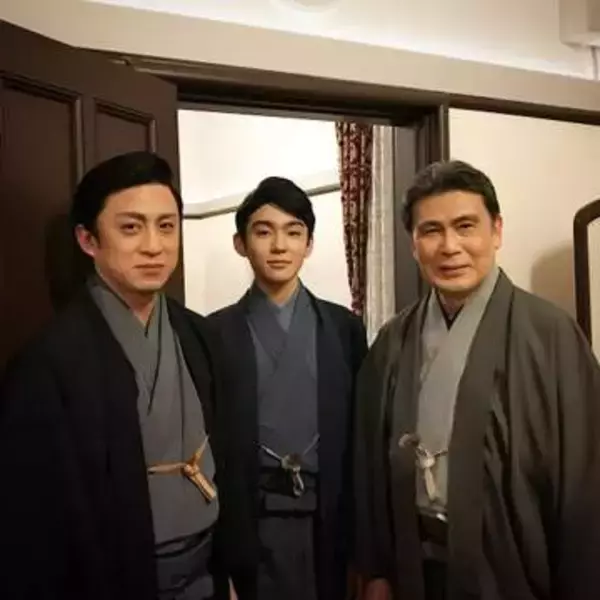 「えっ!今こんな!?」「思ってた顔と…」父も祖父も男前俳優〝ロン毛変貌〟市川染五郎、21歳姿に「数年前は美少年」「人ってこんなに変わるの」