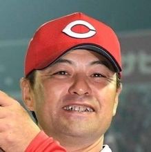 「中條かな子と思ったら!?」声優の娘と共演〝球界屈指の男前〟緒方孝市さん〝父娘2ショット〟に「めっちゃお父さんの顔してる」「キレッキレな監督時代と180度違う」の声