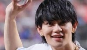 「母親の愛だよ、、」佐野勇斗の「家族でご飯」ショットにファン歓喜「オフ感満載」「息子にしたい代表！」