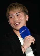 「な、な、、なんだこの鎧」「背中バケモンすぎる」井上尚弥、超バキバキショットに「相手大丈夫かな？」