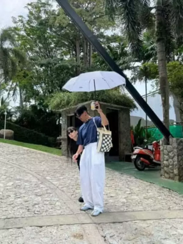 「すげー遺伝子」父は千代の富士、夫は松田優作の息子…38歳モデル〝衝撃ミニ〟姿に反響「うつくしぃ〜!!!!!!」「黒が似合う」