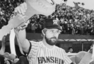 「やばい不審者状態」新幹線ホームで〝衝撃コスプレ〟阪神名物OBに脚光「えぇ～〜〜マジぃ」「流石超人」