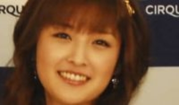 「41歳だと⁉」2児の母、石川梨華〝超ミニ丈＆編みタイツ〟ショット「このスタイルはすごい」「現役のときと変わらないですね」