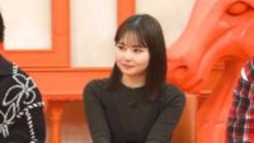 「その状態でも可愛いとは…」「寒そう」山田杏奈〝雨合羽すっぽり〟高所＆悪天候に「風邪ひかないでね」の声も