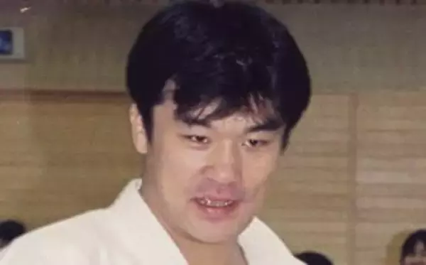 「あのピーターアーツを倒した」元〝PRIDE〟格闘家、個展訪れた吉田秀彦と2ショット「すごく優しい目になりましたね」