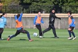 「今までにない指導者という枠に入りたい」元Jリーガーが女子サッカークラブのコーチに　7人制プレーヤー＆東福岡高コーチとの兼任