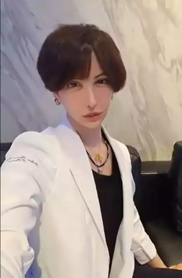 顔面整形に総額5000万円…美容外科医・たいせい先生〝無加工ショット〟に騒然「えぇ〜⁈加工ない方が…」「素敵です」