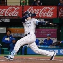 西武に朗報！　左脇腹痛で出遅れたネビンが復帰戦で先制犠飛　「体の状態の確認が優先事項。その意味ではいい試合になった」