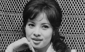 「チーム美魔女さんです」75歳由美かおる、驚異の集合写真でセンターに脚光「若いなー」「美しい」「お銀さんですね」
