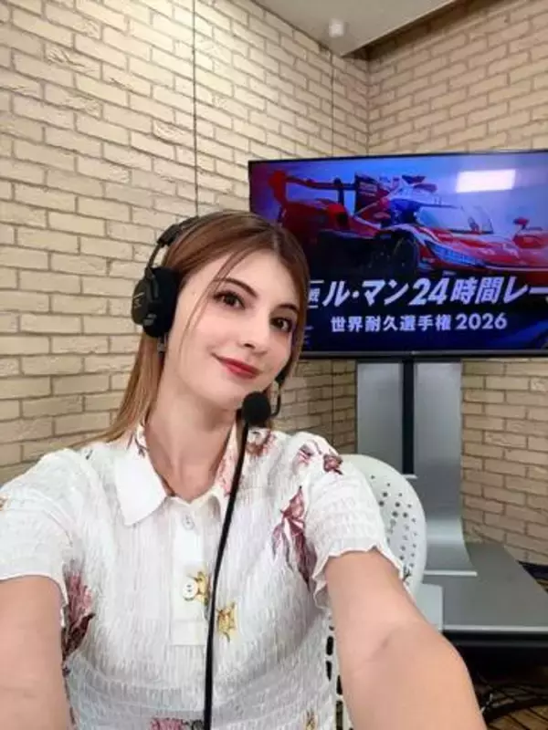 「セレブ感出てます」〝大胆ワンピース〟マギーに反響「ハワイ＆夏が似合いすぎます」「うっとりします」