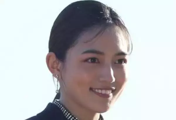 結婚＆妊娠発表の川口春奈…劇中〝ウエディング写真〟公開にファン歓喜！「こんな嫁さんが家にいたら…」「ドレス似合う!」「白ってやっぱり特別感」
