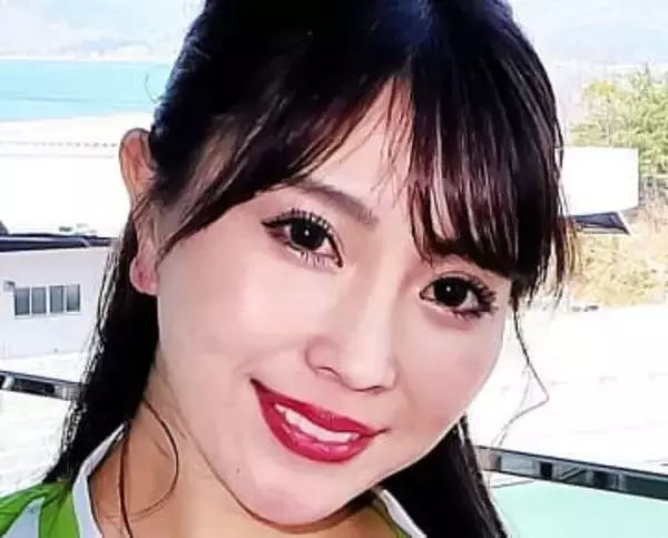 「ママに見えない」5歳下プロ野球選手との結婚発表から2年…2児出産〝グラビア女王〟森咲智美のニットワンピ姿に「角度が完全に…」「最近益々と…」の声