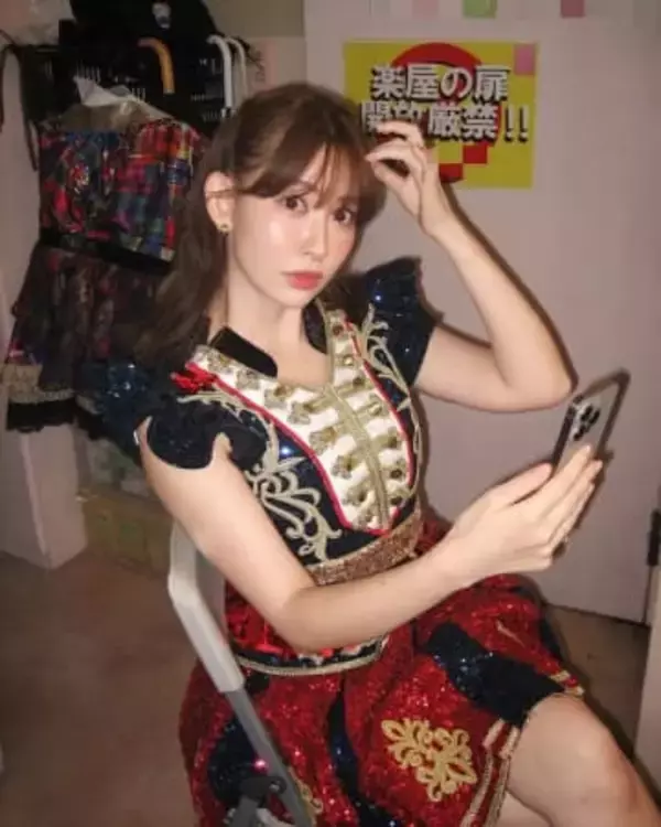 「ぷりぷりですね」〝ぴっちりワンピ〟小嶋陽菜がビール片手に焼きハマグリ！「一緒に飲みたい」ファン歓喜