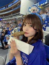 「狙ってるなあ」「これはたまらん…」〝ぴたぴた斜め掛け〟ショットのアイドル・杉井みぃに反響「これこそあざとい」