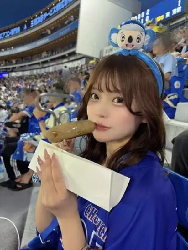 「狙ってるなあ」「これはたまらん…」〝ぴたぴた斜め掛け〟ショットのアイドル・杉井みぃに反響「これこそあざとい」